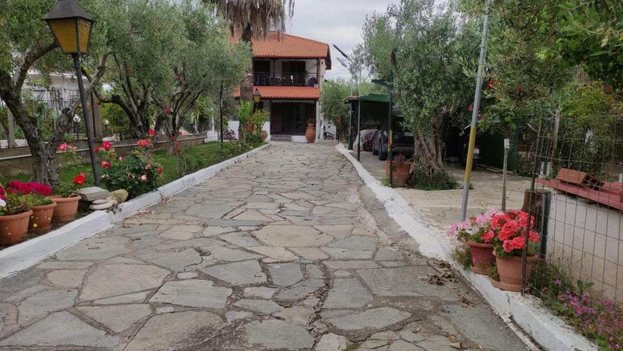 Keti'S Apartments Неа Мудания Екстериор снимка