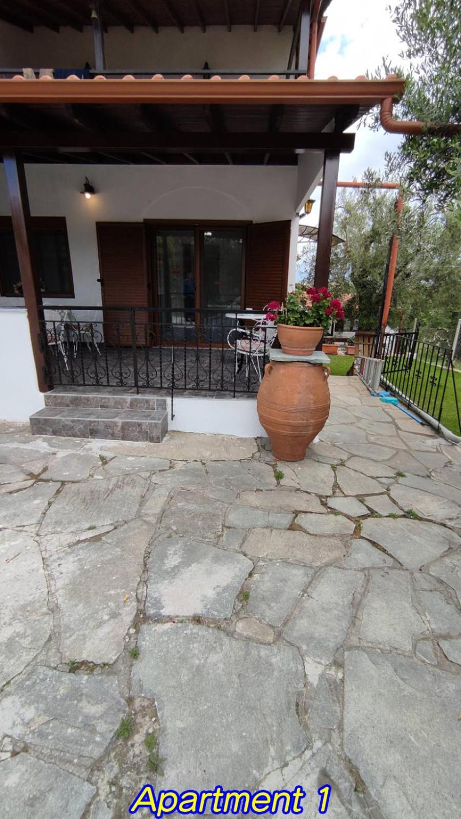 Keti'S Apartments Неа Мудания Екстериор снимка